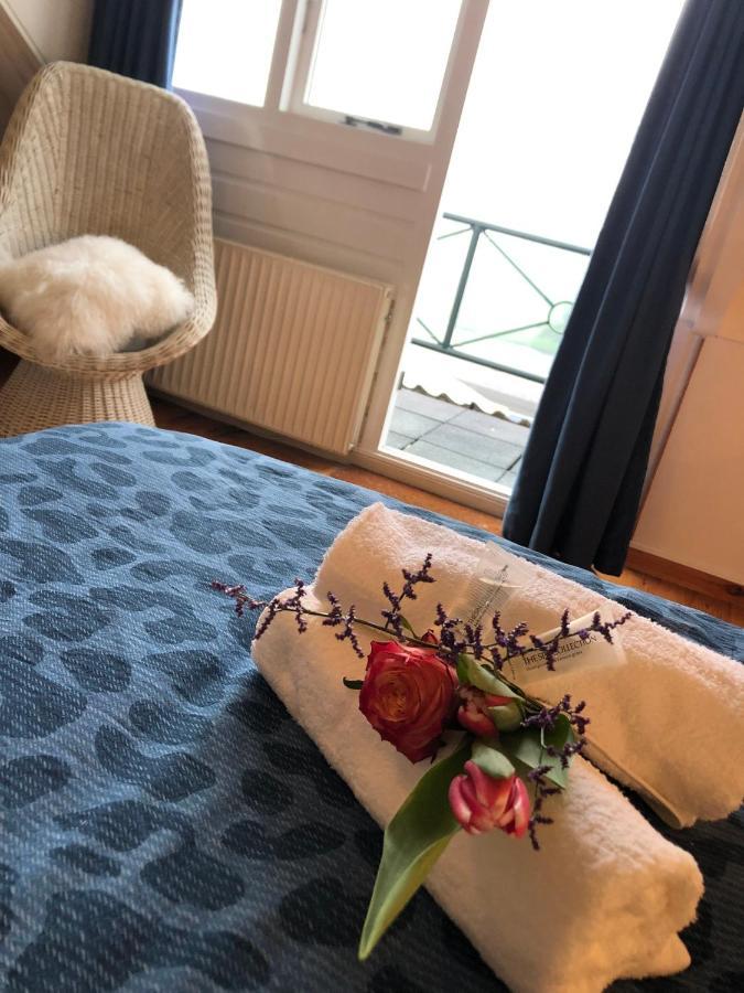 Guesthouse Bednboot Met Terras Aan Het Water Rijpwetering Luaran gambar