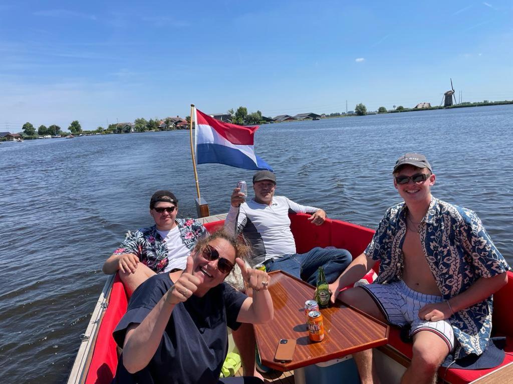 Guesthouse Bednboot Met Terras Aan Het Water Rijpwetering Luaran gambar
