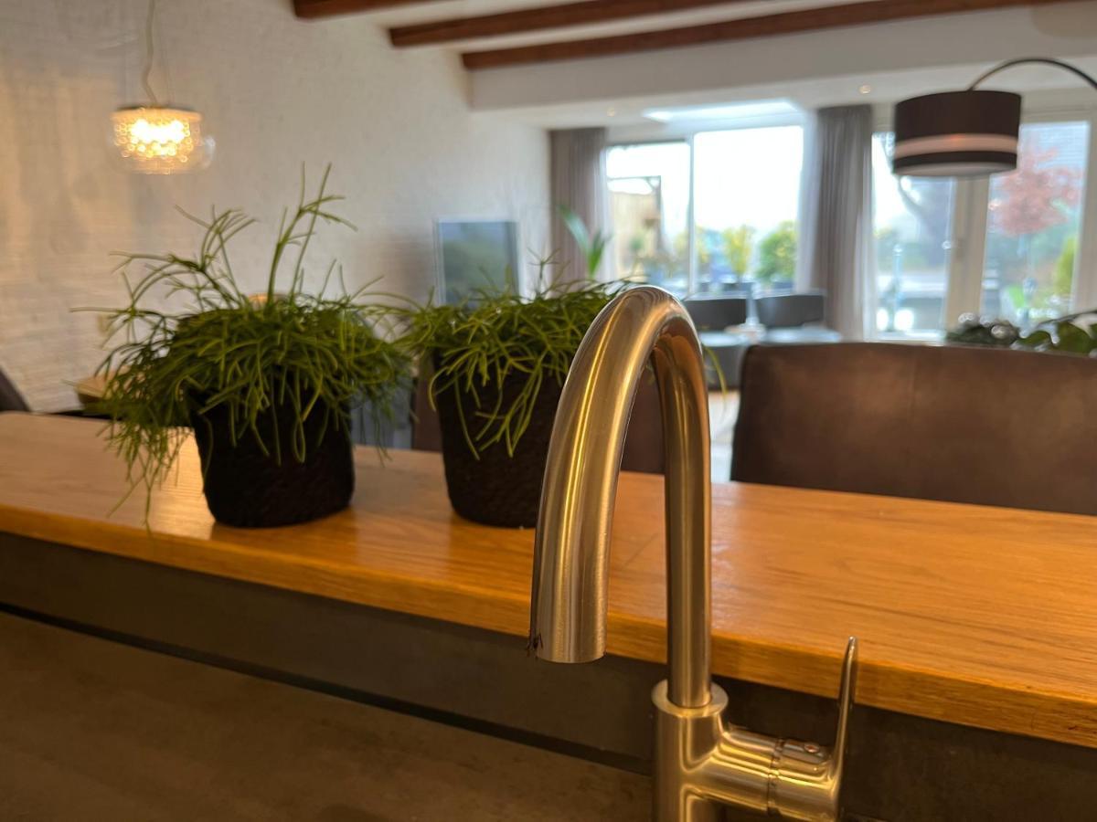Guesthouse Bednboot Met Terras Aan Het Water Rijpwetering Luaran gambar