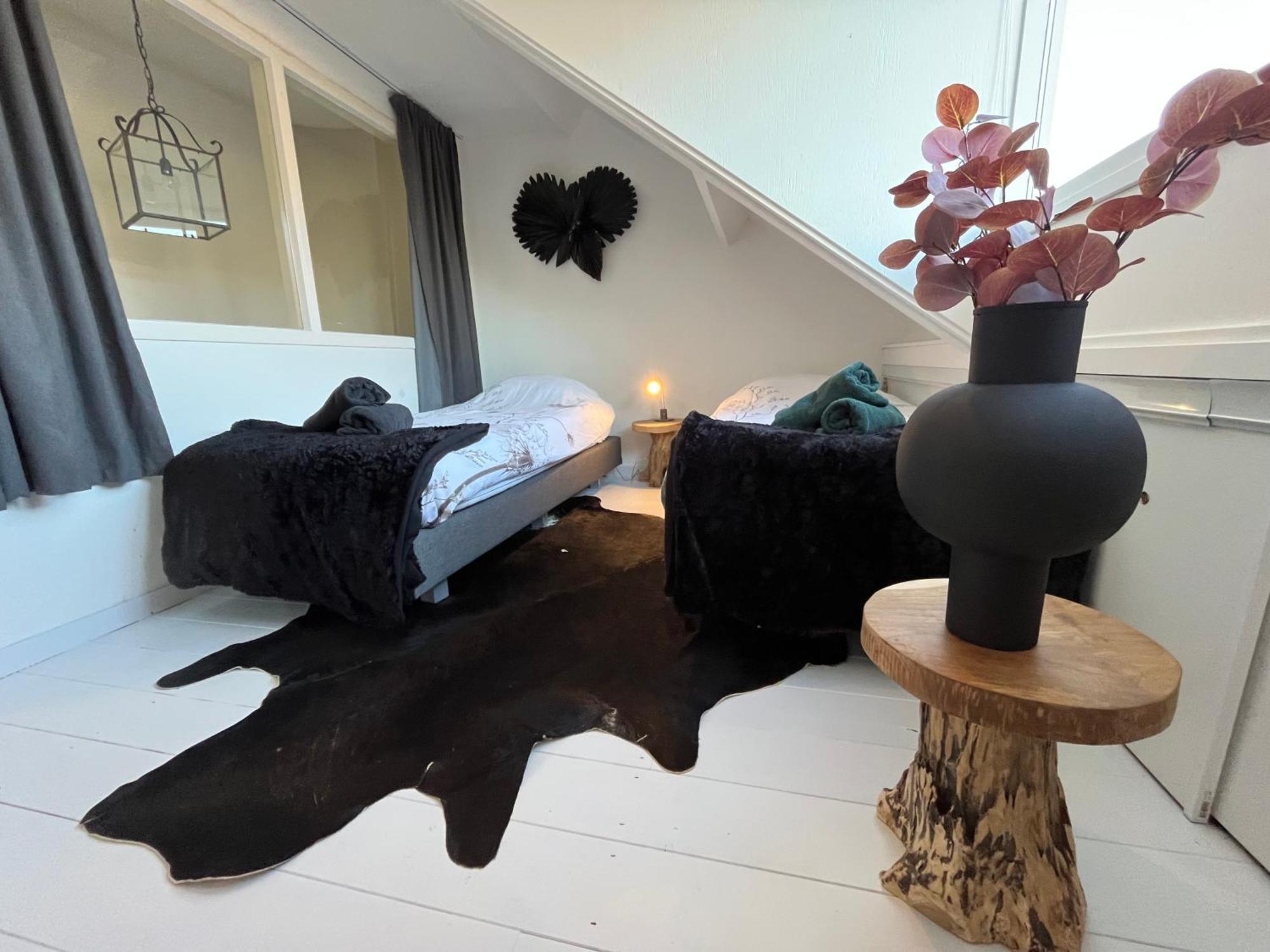 Guesthouse Bednboot Met Terras Aan Het Water Rijpwetering Luaran gambar