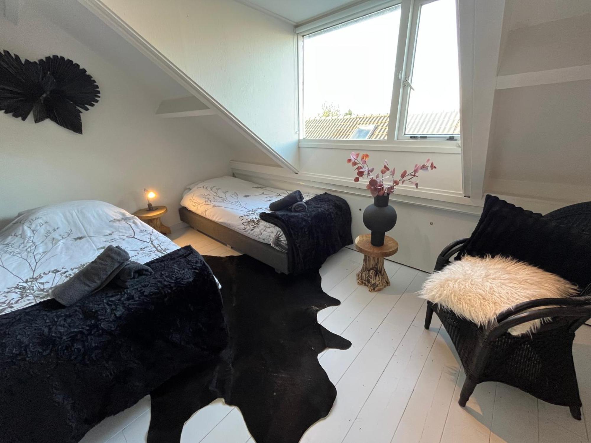 Guesthouse Bednboot Met Terras Aan Het Water Rijpwetering Luaran gambar
